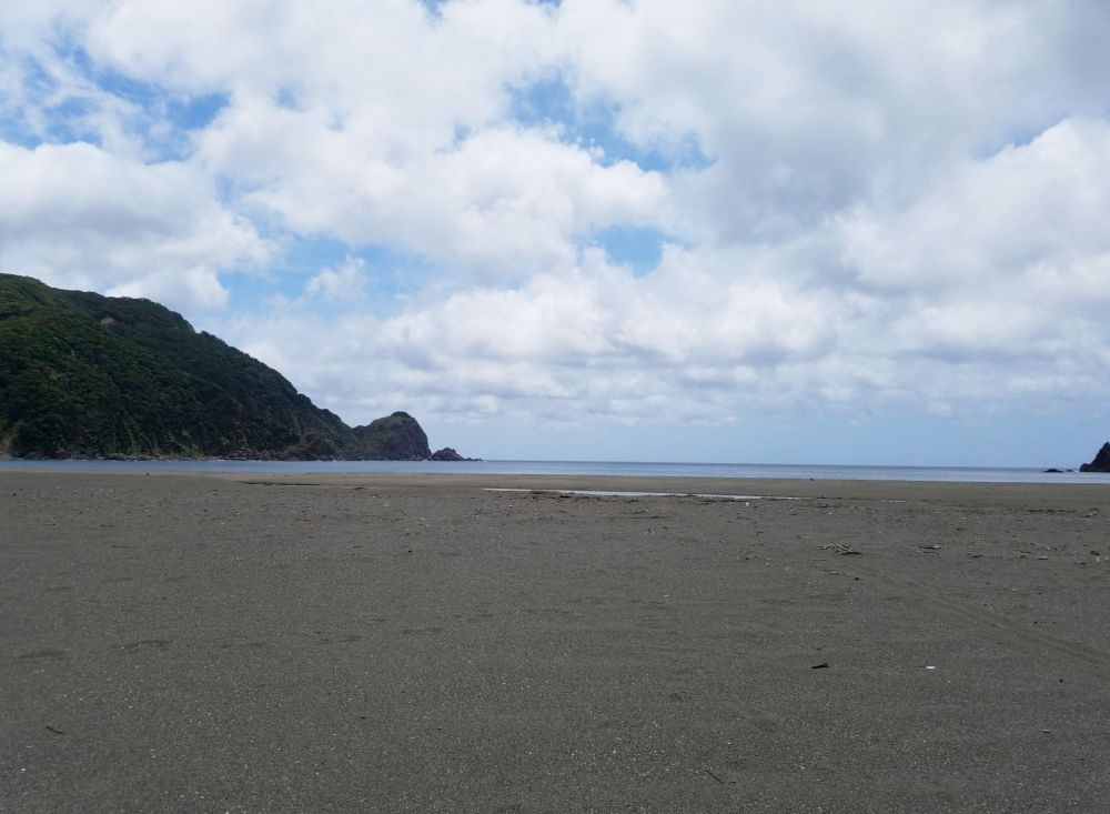 嘉徳ビーチ（写真）