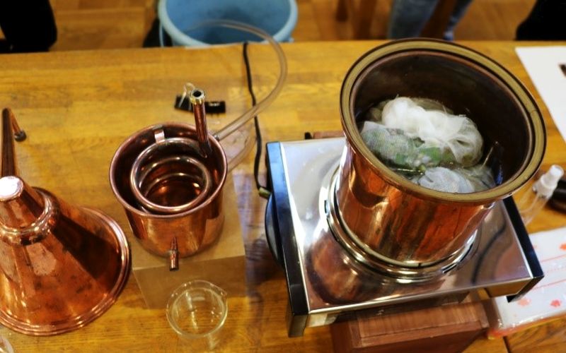 銅製アランビック蒸留機（写真）