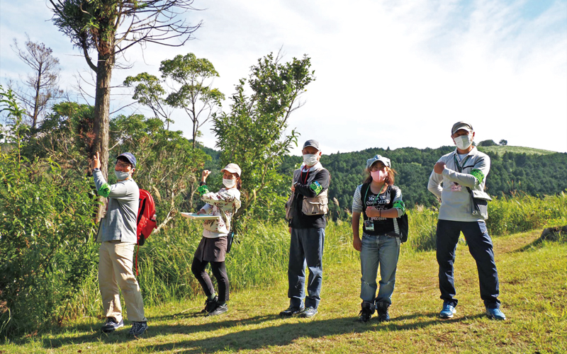 ５人の指導員さんが並んでいる写真