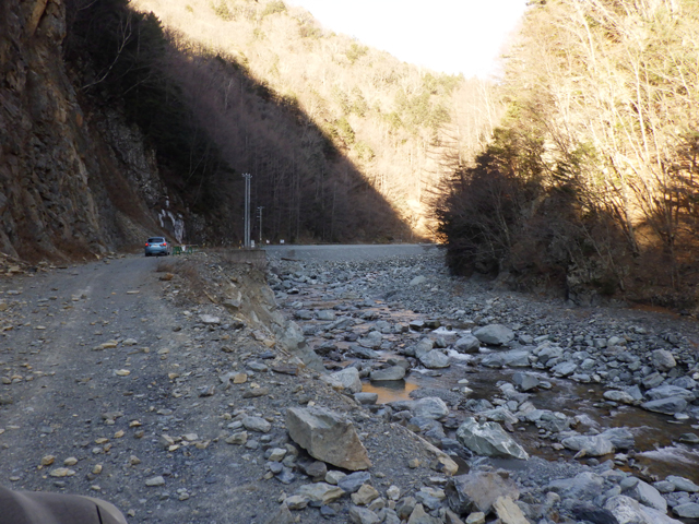 川沿い林道の写真