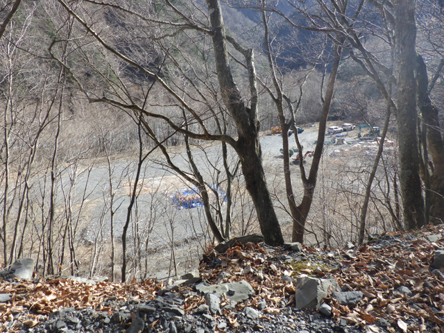 高台から見た藤島沢発生土置き場の写真