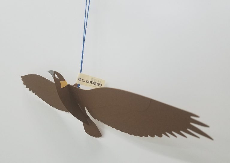 イヌワシのモビールの写真