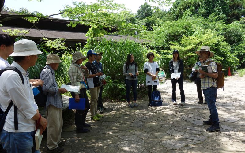 調査を終えた講師と参加者(写真)