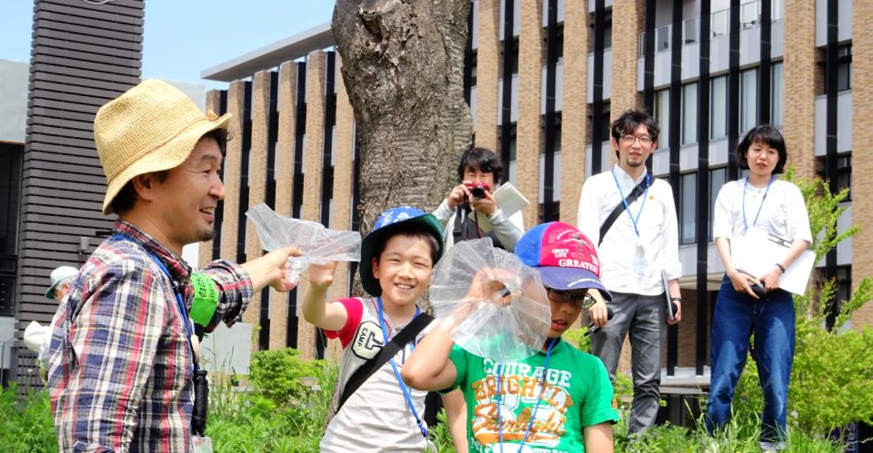 ビニール傘でつくった大きな耳（写真）