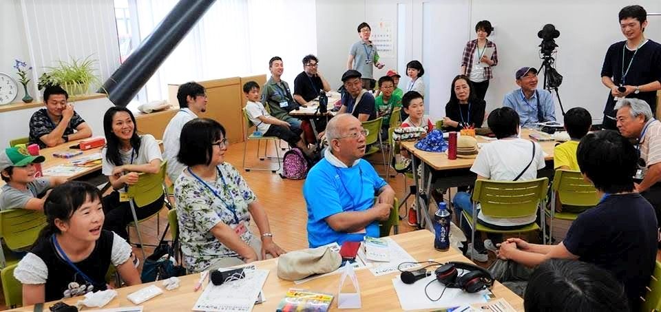 永幡幸司先生の話を聞く参加者（写真）