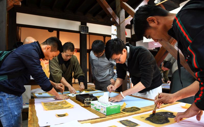 草木染め体験風景(写真)