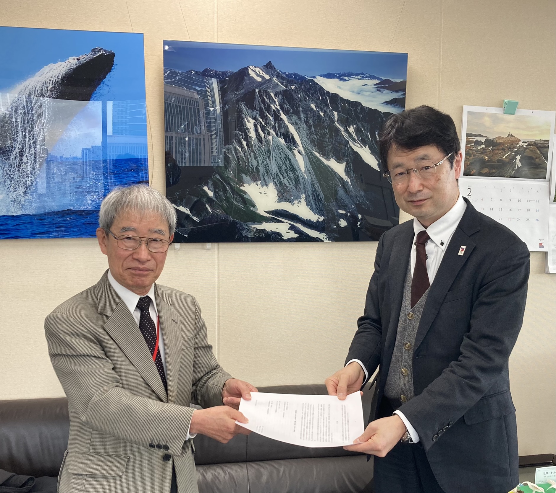 書面取り交わしの様子