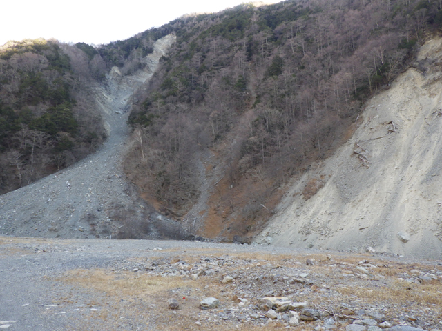 崩落の跡が見える写真