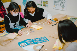 ワークショップに参加している子どもの写真