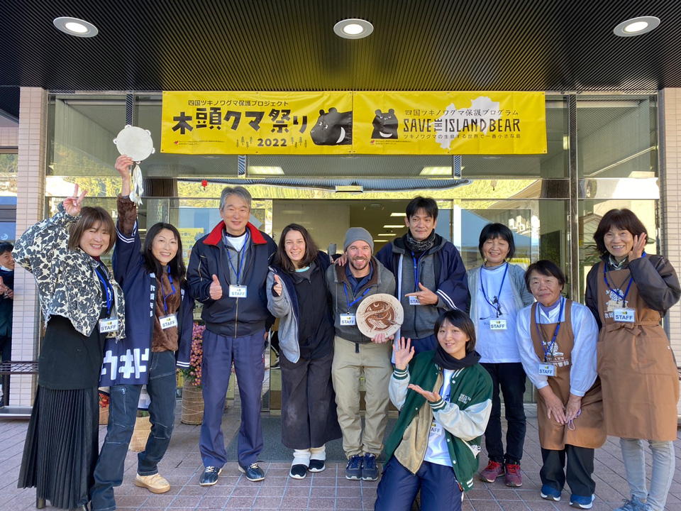 スタッフの集合写真