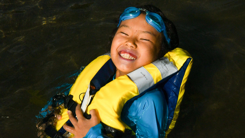 笑顔の子どもの画像