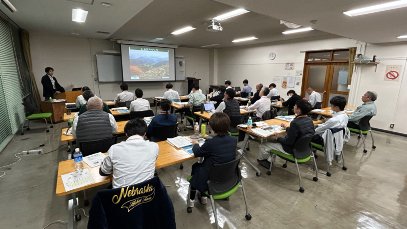 講演会の参加者の画像