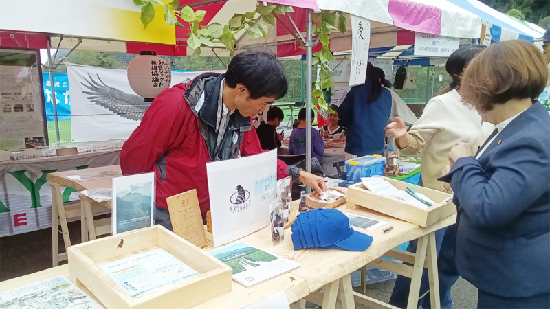 ブースでの販売の様子