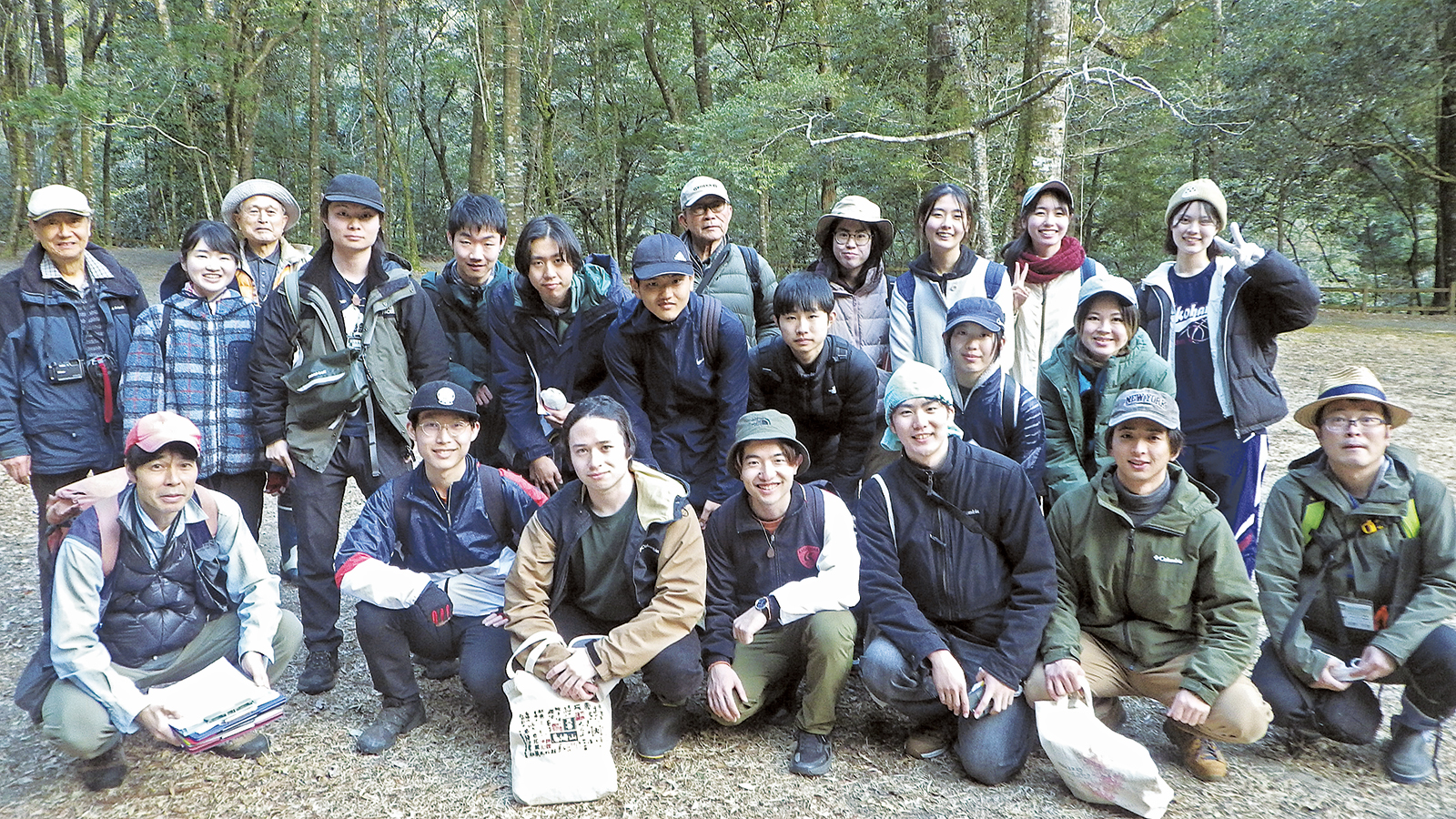 調査メンバーの集合写真